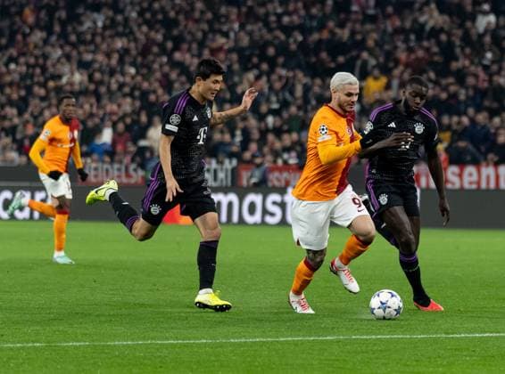 Kampf um den Ball Zweikampf zwischen Mauro Icardi (Galatasaray Istanbul, 9) und Dayot Upamecano (FC Bayern Muenchen, 2), links dahinter Minjae Kim (FC Bayern Muenchen, 3). GER, FC Bayern Muenchen vs. Galatasaray Istanbul, Fussball, Champions League, Gruppenphase, 4. Spieltag, Spielzeit 2023 2024, 08.11.2023. (DFL DFB REGULATIONS PROHIBIT ANY USE OF PHOTOGRAPHS as IMAGE SEQUENCES and or QUASI-VIDEO). GER, FC Bayern Muenchen vs. Galatasaray Istanbul, Fussball, Champions League, Gruppenphase, 4. Spieltag, Spielzeit 2023 2024, 08.11.2023. Muenchen Copyright: xEibner-Pressefoto HeikexFeinerx EP_HFR