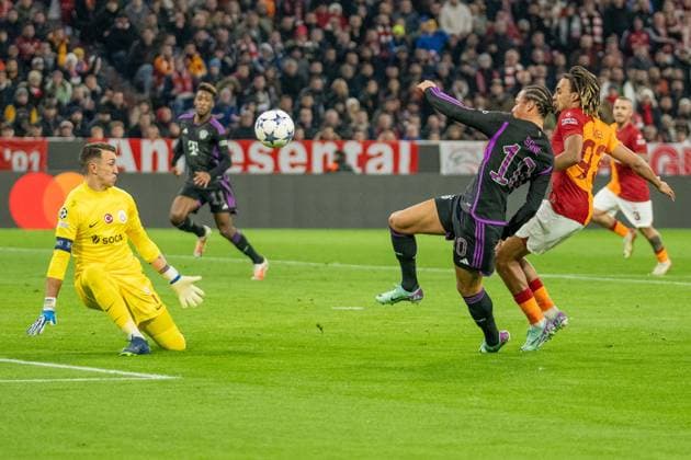 Leroy Sane (FC Bayern Muenchen, 10), Kaan Ayhan (Galatasaray Istanbul, 23), GER, FC Bayern Muenchen (FCB) vs. Galatasaray Istanbul, Fussball, Champions League, Gruppenphase, Spielzeit 2023 2024, 08.11.2023, DFB DFL regulations prohibit any use of photographs as image sequences and or quasi-video., GER, FC Bayern Muenchen (FCB) vs. Galatasaray Istanbul, Fussball, Champions League, Gruppenphase, Spielzeit 2023 2024, 08.11.2023 Muenchen Copyright: xEibner-Pressefoto SaschaxWaltherx EP_EER