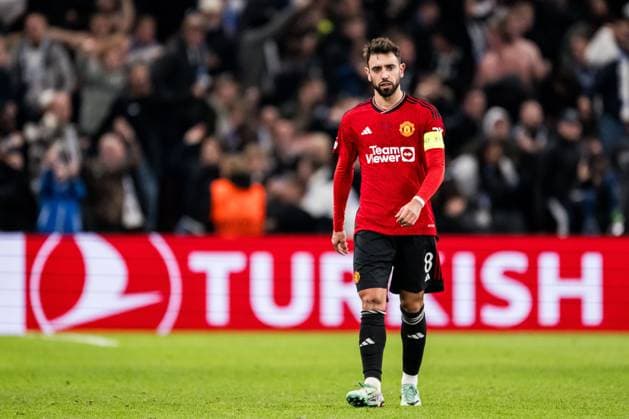 231108 Bruno Fernandes of Manchester United, ManU looks dejected after 2-2 during the UEFA Champions League football match between FC Copenhagen and Manchester United on November 8, 2023 in Copenhagen. Photo: Petter Arvidson BILDBYRAN kod PA PA0685 fotboll football soccer fotball champions league fc copenhagen manchester united bbeng depp Copyright: PETTERxARVIDSON BB231108PA087