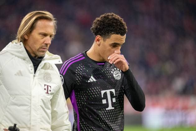Jamal Musiala (FC Bayern Muenchen, 42), verletzt, GER, FC Bayern Muenchen (FCB) vs. Galatasaray Istanbul, Fussball, Champions League, Gruppenphase, Spielzeit 2023 2024, 08.11.2023, DFB DFL regulations prohibit any use of photographs as image sequences and or quasi-video., GER, FC Bayern Muenchen (FCB) vs. Galatasaray Istanbul, Fussball, Champions League, Gruppenphase, Spielzeit 2023 2024, 08.11.2023 Muenchen Copyright: xEibner-Pressefoto SaschaxWaltherx EP_EER