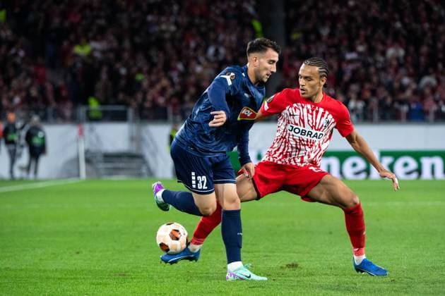 Kiliann Sildillia (SC Freiburg, 25) im Zweikampf mit Aleksandar Cirkovic (FK TSC Backa Topola, 32), GER, SC Freiburg vs FK TSC Backa Topola, Fussball UEFA Europa League, Gruppe A, 4. Spieltag, Saison 2023 2024, 09.11.2023 GER, SC Freiburg vs FK TSC Backa Topola, Fussball UEFA Europa League, Gruppe A, 4. Spieltag, Saison 2023 2024, 09.11.2023 Freiburg Copyright: xEibner-Pressefoto Memmlerx EP_MMR