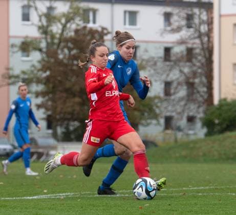 Fussball, Frauen, Saison 2023 2024, Regionalliga Nordost (10. Spieltag), 1. FC Union Berlin - Türkiyemspor Berlin, v. l. Lisa Heiseler (1. Frauen, 1. FC Union Berlin), Gesine Schick (1. Frauen, Türkiyemspor Berlin), 12.11. 2023, Copyright: xSebastianxRäppold MatthiasxKochx
