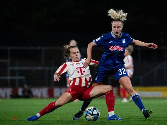 Vanessa Diehm (TSG Hoffenheim, 32) im Zweikampf mit Dora Zeller (FC Koeln, 19), GER, FC Koeln vs TSG 1899 Hoffenheim, Fussball Google Pixel Frauen Bundesliga, 7. Spieltag, Saison 2023 2024, 13.11.2023 DFB regulations prohibit any use of photographs as image sequences and or quasi-video GER, FC Koeln vs TSG 1899 Hoffenheim, Fussball Google Pixel Frauen Bundesliga, 7. Spieltag, Saison 2023 2024, 13.11.2023 Muenchen Copyright: xEibner-Pressefoto Memmlerx EP_MMR