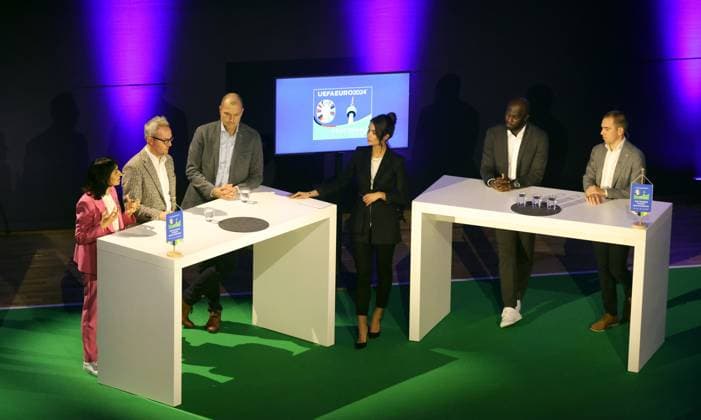 13.11.23 Podiums-Talk Vielfalt vereint!? Deutschland, Stuttgart, 13.11.2023, Fussball, UEFA EURO, EM, Europameisterschaft,Fussball 2024, Host City Stuttgart, Podiums-Talk Vielfalt vereint!? : v.l. Muhterem Aras (MdL, Präsidentin Landtag BW), Alexander Wehrle (Vorstandsvorsitzender VfB Stuttgart), Frank Thumm (wfv), Lea Wagner (Moderatorin), Hans Sarpei (ehemaliger Fussballspieler), Philipp Lahm (Turnierdirektor UEFA EURO 2024).