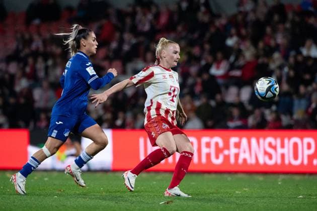 Ereleta Memeti (TSG Hoffenheim, 07) im Zweikampf mit Laura Vogt (FC Koeln, 08), GER, FC Koeln vs TSG 1899 Hoffenheim, Fussball Google Pixel Frauen Bundesliga, 7. Spieltag, Saison 2023 2024, 13.11.2023 DFB regulations prohibit any use of photographs as image sequences and or quasi-video GER, FC Koeln vs TSG 1899 Hoffenheim, Fussball Google Pixel Frauen Bundesliga, 7. Spieltag, Saison 2023 2024, 13.11.2023 Muenchen Copyright: xEibner-Pressefoto Memmlerx EP_MMR