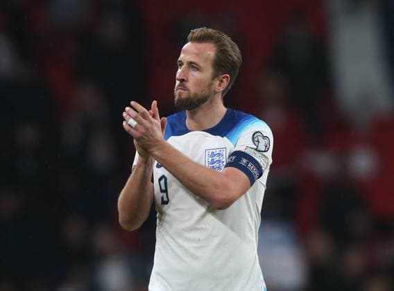 England v Malta, UEFA EURO, EM, Europameisterschaft,Fussball 2024 European qualifier - Group C, Wembley Stadium, London, UK. - 17th November 2023 Harry Kane of England applauds the fans. - England v Malta, UEFA EURO 2024 European qualifier - Group C, Wembley Stadium, London, UK. - 17th November 2023. London Wembley Stadium UK Copyright: xDanxWeirx CP_England_Malta_91