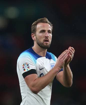 England v Malta, UEFA EURO, EM, Europameisterschaft,Fussball 2024 European qualifier - Group C, Wembley Stadium, London, UK. - 17th November 2023 Harry Kane of England applauds the fans. - England v Malta, UEFA EURO 2024 European qualifier - Group C, Wembley Stadium, London, UK. - 17th November 2023. London Wembley Stadium UK Copyright: xDanxWeirx CP_England_Malta_95
