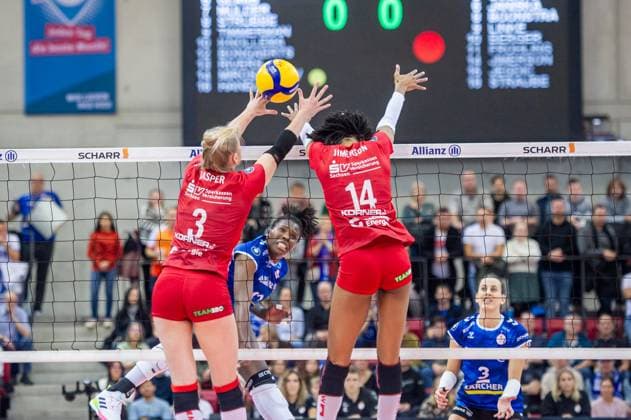 Hester Jasper (Dresdner SC, 03), Tia Jimerson (Dresdner SC, 14) Allianz MTV Stuttgart - Dresdner SC, Volleyball Bundesliga, Frauen, VBL, Saison 2023 24, 18.11.2023, Stuttgart (SCHARRena), DEU Allianz MTV Stuttgart - Dresdner SC, Sport, Volleyball Bundesliga, Frauen, VBL, Saison 2023 24, 18.11.2023, Stuttgart (SCHARRena), DEU Stuttgart Copyright: xSandyxDinkelackerx EP_SDR