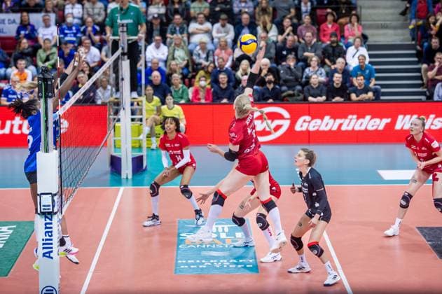 Hester Jasper (Dresdner SC, 03) am Ball Allianz MTV Stuttgart - Dresdner SC, Volleyball Bundesliga, Frauen, VBL, Saison 2023 24, 18.11.2023, Stuttgart (SCHARRena), DEU Allianz MTV Stuttgart - Dresdner SC, Sport, Volleyball Bundesliga, Frauen, VBL, Saison 2023 24, 18.11.2023, Stuttgart (SCHARRena), DEU Stuttgart Copyright: xSandyxDinkelackerx EP_SDR