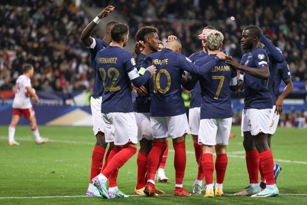 Nice, France, 18th November 2023. Kylian Mbappe of France celebrates with team mates after scoring a penalty to give the hosts a 4-0 lead the UEFA European Championship, EM, Europameisterschaft Qualifying match at Allianz Riviera Stadium, Nice. Picture credit should read: Jonathan Moscrop Sportimage EDITORIAL USE ONLY. No use with unauthorised audio, video, data, fixture lists, club league logos or live services. Online in-match use limited to 120 images, no video emulation. No use in betting, games or single club league player publications. SPI-2730-0017