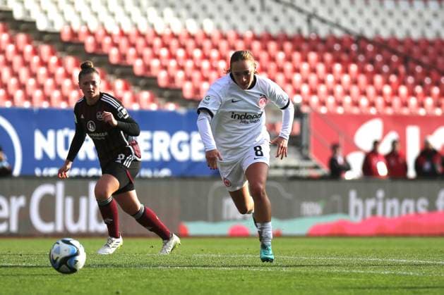 18.11.2023, xcex, GER, Nuernberg, Max-Morlock-Stadion, Frauenfussball, 1. Bundesliga, DIE LIGA, Google Pixel Frauen-Bundesliga Saison 2023 2024, Spieltag 8, SGE, 1. FC Nuernberg - Eintracht Frankfurt Frauen, Lisanne Graewe (SGE) DFL regulations prohibit any use of photographs as image sequences and or quasi-video