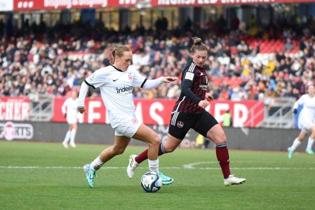 18.11.2023, xcex, GER, Nuernberg, Max-Morlock-Stadion, Frauenfussball, 1. Bundesliga, DIE LIGA, Google Pixel Frauen-Bundesliga Saison 2023 2024, Spieltag 8, SGE, 1. FC Nuernberg - Eintracht Frankfurt Frauen, Lisanne Graewe (SGE) gegen Jessica May (FCN) DFL regulations prohibit any use of photographs as image sequences and or quasi-video