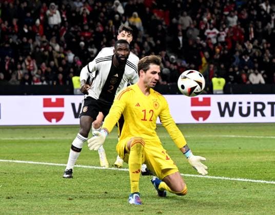 Fussball, Herren, Saison 2023 2024, Länderspiel in Berlin, Deutschland - Türkei (2:3), v. l. Antonio Rüdiger (Deutschland), Kai Havertz (Deutschland), Torwart Kevin Trapp (Deutschland), 18.11. 2023, Copyright: xMatthiasxKochx