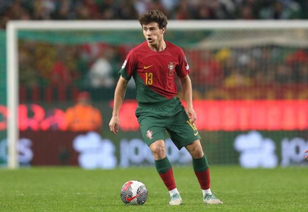 . - Portugal v Iceland, UEFA EURO, EM, Europameisterschaft,Fussball 2024 European qualifier - Group J, Estadio Jose Alvalade , Lisbon, Portugal. - 19th November 2023. Joao Neves of Portugal. - Portugal v Iceland, UEFA EURO 2024 European qualifier - Group J, Estadio Jose Alvalade , Lisbon, Portugal. - 19th November 2023. Lisbon Estadio Jose Alvalade Portugal Copyright: xDanxWeirx CP_Portugal_Iceland_132
