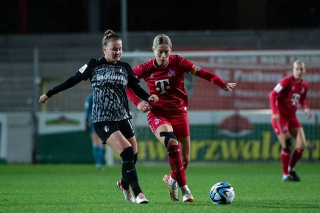 Sharon Beck (FC Koeln, 10) im Zweikampf mit Alina Axtmann (Freiburg, 03), GER, SC Freiburg vs FC Koeln, Fussball Google Pixel Frauen Bundesliga, 8. Spieltag, Saison 2023 2024, 20.11.2023 DFB regulations prohibit any use of photographs as image sequences and or quasi-video GER, SC Freiburg vs FC Koeln, Fussball Google Pixel Frauen Bundesliga, 8. Spieltag, Saison 2023 2024, 20.11.2023 Freiburg Copyright: xEibner-Pressefoto Memmlerx EP_MMR