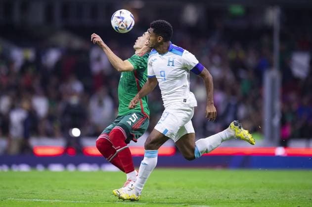 RECORD DATE NOT STATED CONCACAF NATIONS LEAGUE 2022-2023 Mexico vs Honduras CFV (L-R), Johan Vasquez of Mexico and Antony Lozano of Honduras during the game Mexican national team, Nationalteam (Mexico) vs Honduras, corresponding to the Quarterfinals second Leg of the Concacaf Nations League 2023-2024, at Azteca, on November 21, 2023. <br><br> (I-D), Johan Vasquez de Mexico y Antony Lozano de Honduras durante el partido Seleccion Nacional Mexicana (Mexico) vs Honduras, correspondiente a Cuartos de Final Vuelta de la Liga de Naciones de Concacaf 2023-2024, en el Estadio Azteca, el 21 de Noviembre de 2023. CIUDAD DE MEXICO CDMX MEXICO Copyright: xJosexLuisxMelgarejox 20231121203519_CNL_CFV_MEX_HON_VASQUEZ104