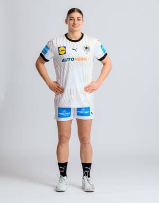 Muenchen, Deutschland 04.November: Handball DHB Frauen - Training Isabell Hurst (Deutschland) Portrait, ganzkoerper, Bild, einzel, Einzelaufnahme, picture, single, solo, alleine, Muenchen Bayern Deutschland