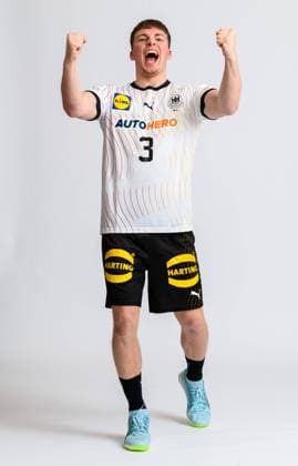 Muenchen, Deutschland 04.November: Handball DHB Frauen - Training Nils Lichtlein (Deutschland) Portrait, ganzkoerper, Bild, einzel, Einzelaufnahme, picture, single, solo, alleine, Muenchen Bayern Deutschland