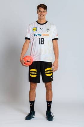 Muenchen, Deutschland 29. Oktober 2023: Handball DHB - Fotoshooting Julian Köster Koester (Deutschland) Portrait, ganzkoerper, Bild, einzel, Einzelaufnahme, picture, single, solo, alleine, Muenchen Bayern Deutschland