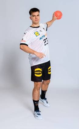 Muenchen, Deutschland 29. Oktober 2023: Handball DHB - Fotoshooting Renars Uscins (Deutschland) Portrait, ganzkoerper, Bild, einzel, Einzelaufnahme, picture, single, solo, alleine, Muenchen Bayern Deutschland