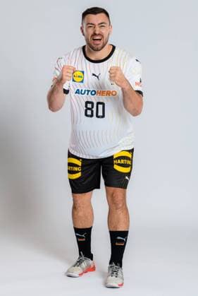 Muenchen, Deutschland 29. Oktober 2023: Handball DHB - Fotoshooting Jannik Kohlbacher (Deutschland) Portrait, ganzkoerper, Bild, einzel, Einzelaufnahme, picture, single, solo, alleine, Muenchen Bayern Deutschland