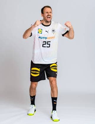 Muenchen, Deutschland 29. Oktober 2023: Handball DHB - Fotoshooting Kai Häfner Haefner (Deutschland) Portrait, ganzkoerper, Bild, einzel, Einzelaufnahme, picture, single, solo, alleine, Muenchen Bayern Deutschland