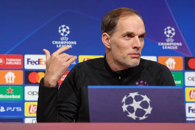 Thomas Tuchel (FC Bayern Muenchen, Cheftrainer) bei der Pressekonferenz, zeigt mit Finger, Geste, Internationale Pressekonferenz. FC Bayern Muenchen, Fussball, UEFA Champions League, Vorrunde, 5. Spieltag, Saison 23 24, 28.11.2023 , Internationale Pressekonferenz. FC Bayern Muenchen, Fussball, UEFA Champions League, Vorrunde, 5. Spieltag, Saison 23 24, 28.11.2023 Muenchen Copyright: xEibner-Pressefoto JennixMaulx EP_JML