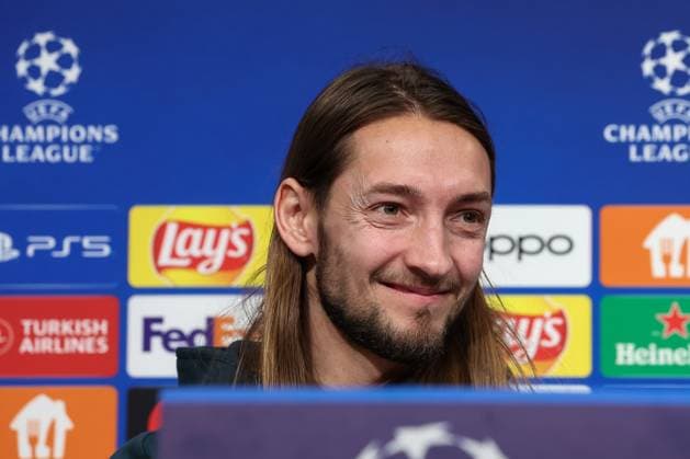 Rasmus Falk (FC Kopenhagen, 33) lachend, smile, Internationale Pressekonferenz. FC Kopenhagen, Fussball, UEFA Champions League, Vorrunde, 5. Spieltag, Saison 23 24, 28.11.2023, FC Kobenhavn Internationale Pressekonferenz. FC Kopenhagen, Fussball, UEFA Champions League, Vorrunde, 5. Spieltag, Saison 23 24, 28.11.2023 Muenchen Copyright: xEibner-Pressefoto JennixMaulx EP_JML