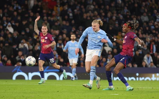 EDITORIAL USE ONLY No use with unauthorised audio, video, data, fixture lists, club league logos or live services. Online in-match use limited to 120 images, no video emulation. No use in betting, games or single club league player publications. Manchester City v RB Leipzig, UEFA Champions League, Group G, Football, Etihad Stadium, Manchester, UK - 28 Nov 2023 EDITORIAL USE ONLY No use with unauthorised audio, video, data, fixture lists, club league logos or live services. Online in-match use limited to 120 images, no video emulation. No use in betting, games or single club league player publications. Copyright: xPaulxCurrie Shutterstockx 14232497bh
