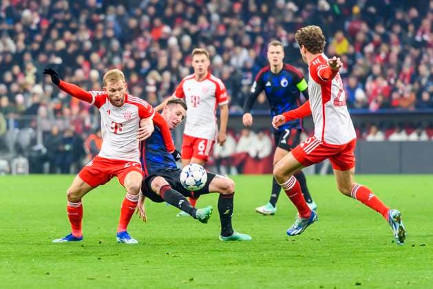 GER, UEFA CL, FC Bayern Muenchen (GER) vs FC Kopenhagen (DNK) 29.11.2023, Allianz Arena, Muenchen, GER, UEFA CL, FC Bayern Muenchen (GER) vs FC Kopenhagen (DNK), Gruppe A, UEFA regulations prohibit any use of photographs as image sequences and or quasi-video, im Bild Konrad Laimer (FC Bayern 27) Lukas Lerager (FC Kopenhagen 12) Thomas Müller Mueller (FC Bayern 25)