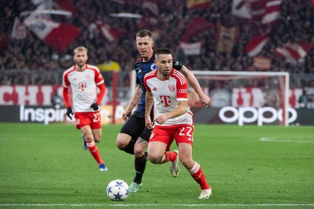 Raphael Guerreiro (FC Bayern Muenchen, 22) im Zweikampf mit Viktor Claesson (FC Kopenhagen, 07), GER, FC Bayern Muenchen (FCB) vs FC Kopenhagen (FCK), Fussball, UEFA Champions League, 5. Spieltag, Gruppe A, Saison 2023 2024, 29.11.2023 DFB DFL regulations prohibit any use of photographs as image sequences and or quasi-video GER, FC Bayern Muenchen (FCB) vs FC Kopenhagen (FCK), Fussball, UEFA Champions League, 5. Spieltag, Gruppe A, Saison 2023 2024, 29.11.2023 Muenchen Copyright: xEibner-Pressefoto Memmlerx EP_MMR
