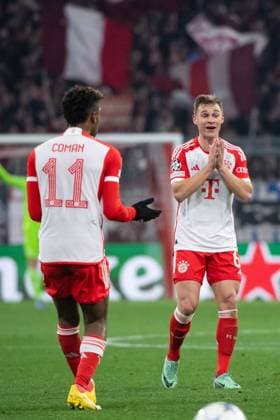 Joshua Kimmich (FC Bayern Muenchen, 06) unzufrieden, gestikuliert, davor Kingsley Coman (FC Bayern Muenchen, 11), GER, FC Bayern Muenchen (FCB) vs FC Kopenhagen (FCK), Fussball, UEFA Champions League, 5. Spieltag, Gruppe A, Saison 2023 2024, 29.11.2023 DFB DFL regulations prohibit any use of photographs as image sequences and or quasi-video GER, FC Bayern Muenchen (FCB) vs FC Kopenhagen (FCK), Fussball, UEFA Champions League, 5. Spieltag, Gruppe A, Saison 2023 2024, 29.11.2023 Muenchen Copyright: xEibner-Pressefoto Memmlerx EP_MMR