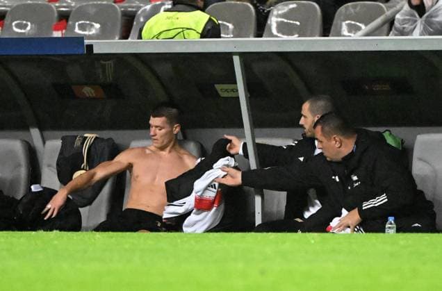 Fussball, Herren, Saison 2023 2024, UEFA Champions League (Gruppe C, 5. Spieltag), SC Sporting Braga - 1. FC Union Berlin, v. l. Kevin Behrens (1. FC Union Berlin), Leonardo Bonucci (1. FC Union Berlin), Zeugwart Dominik Westerfeld, 29.11. 2023, Copyright: xMatthiasxKochx