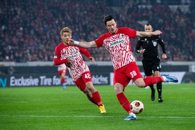 Michael Gregoritsch (SC Freiburg, 38) am Ball, GER, SC Freiburg vs Olympiakos Piraeus FC, Fussball UEFA Europa League, Gruppe A, 5. Spieltag, Saison 2023 2024, 30.11.2023 GER, SC Freiburg vs Olympiakos Piraeus FC, Fussball UEFA Europa League, Gruppe A, 5. Spieltag, Saison 2023 2024, 30.11.2023 Freiburg Copyright: xEibner-Pressefoto Memmlerx EP_MMR