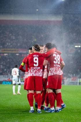 Michael Gregoritsch (SC Freiburg, 38), Lucas Hoeler (SC Freiburg, 09), Vincenzo Grifo (SC Freiburg, 32) und Team jubeln ueber das Tor zum 3:0, GER, SC Freiburg vs Olympiakos Piraeus FC, Fussball UEFA Europa League, Gruppe A, 5. Spieltag, Saison 2023 2024, 30.11.2023 GER, SC Freiburg vs Olympiakos Piraeus FC, Fussball UEFA Europa League, Gruppe A, 5. Spieltag, Saison 2023 2024, 30.11.2023 Freiburg Copyright: xEibner-Pressefoto Memmlerx EP_MMR