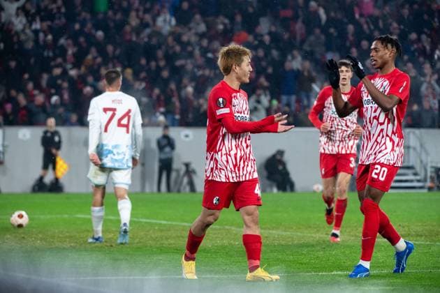 Ritsu Doan (SC Freiburg, 42), Junior Adamu (SC Freiburg, 20) jubeln ueber das Tor zum 5:0, GER, SC Freiburg vs Olympiakos Piraeus FC, Fussball UEFA Europa League, Gruppe A, 5. Spieltag, Saison 2023 2024, 30.11.2023 GER, SC Freiburg vs Olympiakos Piraeus FC, Fussball UEFA Europa League, Gruppe A, 5. Spieltag, Saison 2023 2024, 30.11.2023 Freiburg Copyright: xEibner-Pressefoto Memmlerx EP_MMR