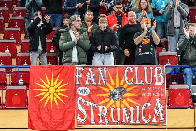 Fans der Mannschaft von OK Strumica, Fans, Publikum, Zuschauer, Stimmung, Atmosphäre, Stadion, 30.11.2023, Düren (Deutschland), Volleyball, CEV Cup, SWD Powervolleys Düren - OK Strumica