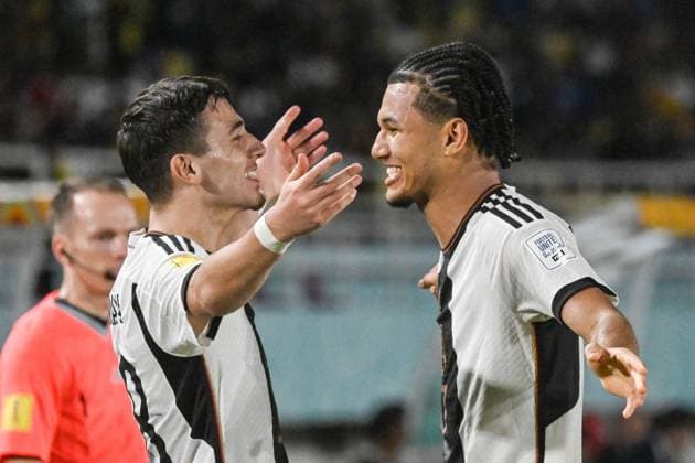 Fußball, FIFA U17 WM, Deutschland - Frankreich (231202) -- SURAKARTA, Dec. 2, 2023 -- Paris Brunner (R) of Germany celebrates with his teammate after scoring during the final match between Germany and France at the FIFA World Cup, WM, Weltmeisterschaft, Fussball U17, U 17 at Manahan Stadium in Surakarta, Central Java, Indonesia, Dec. 2, 2023. ) (SP)INDONESIA-SURAKARTA-FIFA-WORLD CUP-U17-FINAL-GER VS FRA AgungxKuncahyaxB.