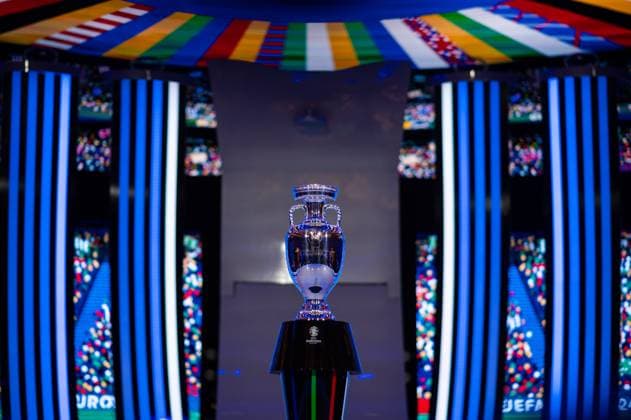 Symbolbild EM Pokal, GER, UEFA EURO, EM, Europameisterschaft,Fussball 2024 Final Draw, Auslosung Elbphilharmonie Hamburg, 02.12.2023 GER, UEFA Euro 2024 Final Draw, Auslosung Elbphilharmonie Hamburg, 02.12.2023 Hamburg Copyright: xEibner-Pressefoto Memmlerx EP_MMR