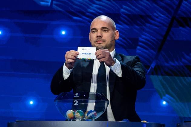 Wesley Sneijder (Niederlande) lost Ungarn in Gruppe A, GER, UEFA EURO, EM, Europameisterschaft,Fussball 2024 Final Draw, Auslosung Elbphilharmonie Hamburg, 02.12.2023 GER, UEFA Euro 2024 Final Draw, Auslosung Elbphilharmonie Hamburg, 02.12.2023 Hamburg Copyright: xEibner-Pressefoto Memmlerx EP_MMR