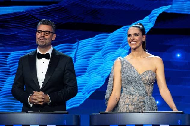 Pedro Pinto (Portugal, UEFA Moderator), Esther Sedlaczek (Deutschland, Moderatorin), GER, UEFA EURO, EM, Europameisterschaft,Fussball 2024 Final Draw, Auslosung Elbphilharmonie Hamburg, 02.12.2023 GER, UEFA Euro 2024 Final Draw, Auslosung Elbphilharmonie Hamburg, 02.12.2023 Hamburg Copyright: xEibner-Pressefoto Memmlerx EP_MMR