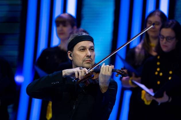 David Garrett (Geiger, Musiker) mit drei Ensembles des Deutschen Musikrats, GER, UEFA EURO, EM, Europameisterschaft,Fussball 2024 Final Draw, Auslosung Elbphilharmonie Hamburg, 02.12.2023 GER, UEFA Euro 2024 Final Draw, Auslosung Elbphilharmonie Hamburg, 02.12.2023 Hamburg Copyright: xEibner-Pressefoto Memmlerx EP_MMR