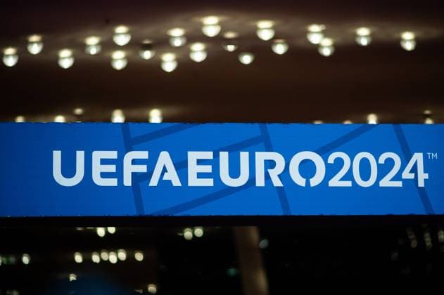 Symbolbild UEFA EURO, EM, Europameisterschaft,Fussball 2024 Branding, Ankunft am roten Teppich, GER, UEFA Euro 2024 Final Draw, Auslosung Elbphilharmonie Hamburg, 02.12.2023 GER, UEFA Euro 2024 Final Draw, Auslosung Elbphilharmonie Hamburg, 02.12.2023 Hamburg Copyright: xEibner-Pressefoto Memmlerx EP_MMR