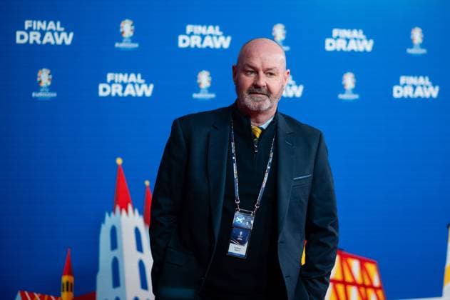 Steve Clarke (Schottland, Trainer), Ankunft am roten Teppich, GER, UEFA EURO, EM, Europameisterschaft,Fussball 2024 Final Draw, Auslosung Elbphilharmonie Hamburg, 02.12.2023 GER, UEFA Euro 2024 Final Draw, Auslosung Elbphilharmonie Hamburg, 02.12.2023 Hamburg Copyright: xEibner-Pressefoto Memmlerx EP_MMR