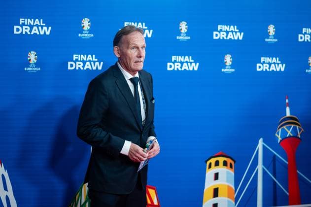 Hans-Joachim Watzke (Deutschland, DFB Vizepräsident, Geschäftsführer Borussia Dortmund), Ankunft am roten Teppich, GER, UEFA EURO, EM, Europameisterschaft,Fussball 2024 Final Draw, Auslosung Elbphilharmonie Hamburg, 02.12.2023 GER, UEFA Euro 2024 Final Draw, Auslosung Elbphilharmonie Hamburg, 02.12.2023 Hamburg Copyright: xEibner-Pressefoto Memmlerx EP_MMR