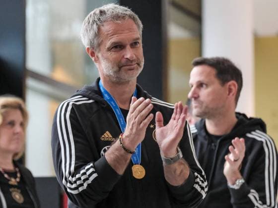 Christian Wueck U17, U 17 Bundestrainer), GER, Offizieller Empfang der Deutschen U17 Fußballnationalmannschaft, U17 Weltmeister, 2023, am DFB Campus, 04.12.2023 GER, Offizieller Empfang der Deutschen U17 Fußballnationalmannschaft, U17 Weltmeister, 2023, am DFB Campus, 04.12.2023 Frankfurt Copyright: xEibner-Pressefoto FlorianxWieganx EP_FWD