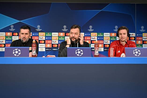 Fussball, Herren, Saison 2023 2024, UEFA Champions League (Gruppe C, 6. Spieltag), 1. FC Union Berlin - Real Madrid, Pressekonferenz Training von Union im Olympiastadion am Tag vor dem Spiel, im Bild: v. l. Trainer Nenad Bjelica (1. FC Union Berlin), Stadion- und Pressesprecher Christian Arbeit (1. FC Union Berlin), Torhüter Frederik Rönnow (1. FC Union Berlin), 11.12. 2023, Copyright: xMatthiasxKochx