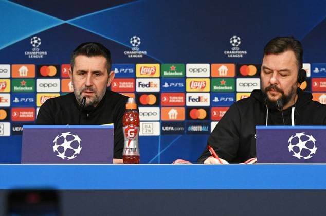 Fussball, Herren, Saison 2023 2024, UEFA Champions League (Gruppe C, 6. Spieltag), 1. FC Union Berlin - Real Madrid, Pressekonferenz Training von Union im Olympiastadion am Tag vor dem Spiel, im Bild: v. l. Trainer Nenad Bjelica (1. FC Union Berlin), Stadion- und Pressesprecher Christian Arbeit (1. FC Union Berlin), 11.12. 2023, Copyright: xMatthiasxKochx