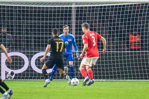 v.l. Lucas Vazquez (Real Madrid, 17), Frederik Roennow ( 1.FC Union Berlin, 1), Paul Jaeckel ( 1.FC Union Berlin, 3), Zweikampf, Action, Kampf, GER, 1.FC Union Berlin vs Real Madrid, UEFA Champions League, 6. Gruppenspiel, Saison - Spielzeit 2023 2024, 12.12.2023, DFL REGULATIONS PROHIBIT ANY USE OF PHOTOGRAPHS AS IMAGE SEQUENCES AND OR QUASI-VIDEO, GER, Berlin, 1.FC Union Berlin vs 1.FC Union Berlin vs Real Madrid, UEFA Champions League, 6. Gruppenspiel, Spielzeit 2023 2024, 12.12.2023, xukhx, Berlin Copyright: xUwexKoch Eibner-Pressefotox EP_UKH