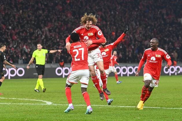 Fussball, Herren, Saison 2023 2024, UEFA Champions League (Gruppe C, 6. Spieltag), 1. FC Union Berlin - Real Madrid, v.l. Sheraldo Becker (1. FC Union Berlin), Alex Kral (1. FC Union Berlin) und Jerome Roussillon (1. FC Union Berlin) Torjubel, jubelt nach dem Tor zum 2:2 , 12.12. 2023, Copyright: xMatthiasxKochx